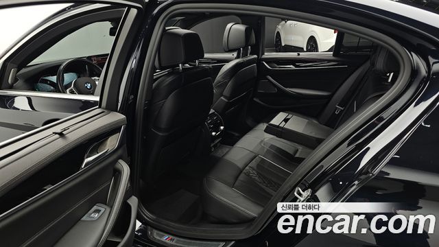 BMW 5-Series 2022 — photo 12