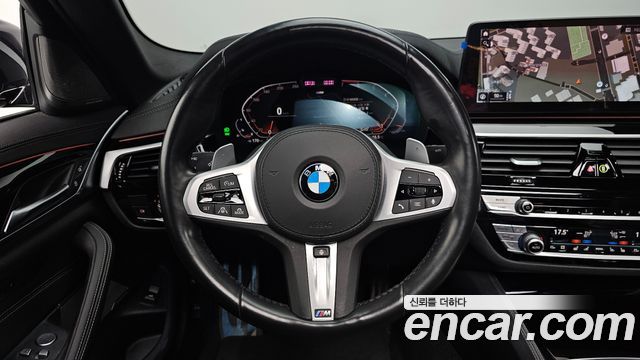 BMW 5-Series 2022 — photo 13