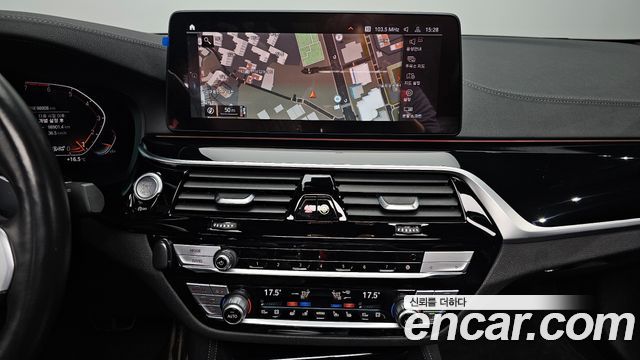BMW 5-Series 2022 — photo 14