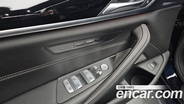 BMW 5-Series 2022 — photo 18