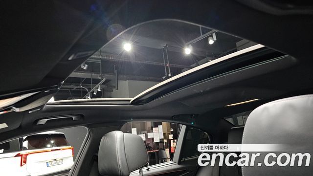 BMW 5-Series 2022 — photo 19