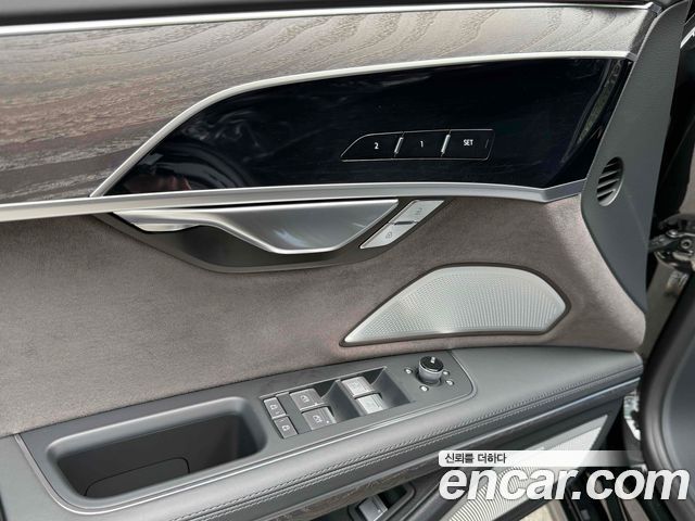 Audi A8 2023 — photo 8