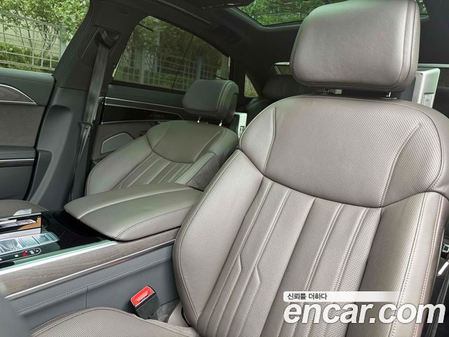 Audi A8 2023 — photo 12