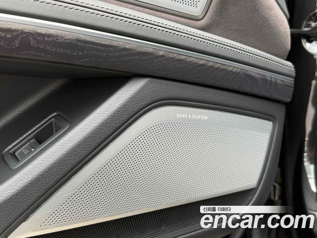 Audi A8 2023 — photo 19