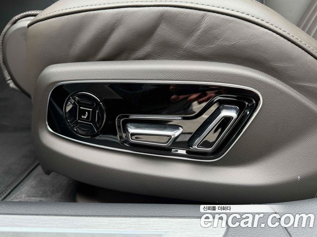 Audi A8 2023 — photo 20