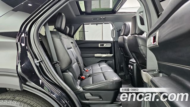 Ford Explorer 2023 — photo 17