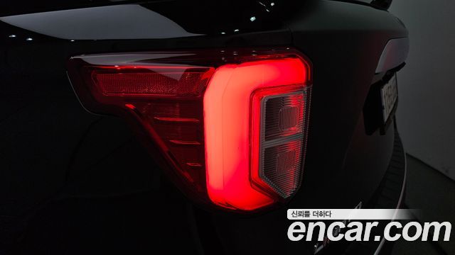 Ford Explorer 2023 — photo 9