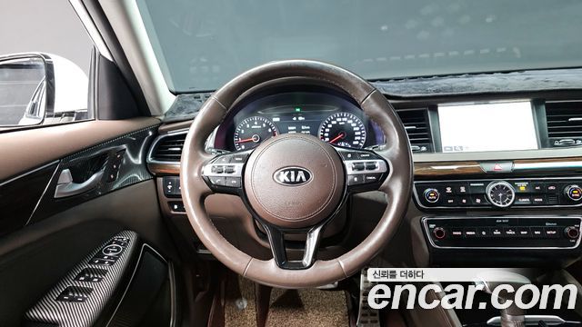 Kia K7 2018 — photo 12
