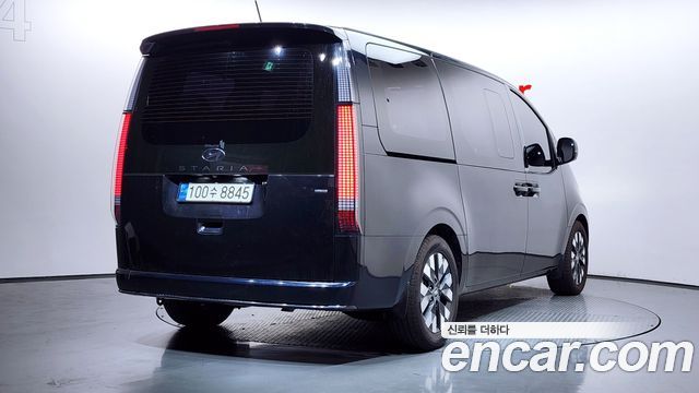 Hyundai Staria 2022 — photo 2
