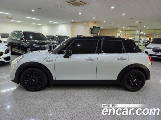 Mini Cooper 2020 — photo 3