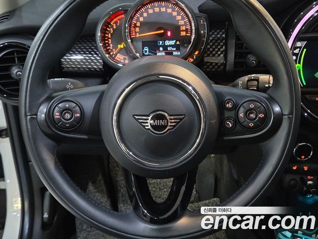 Mini Cooper 2020 — photo 9