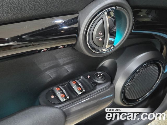 Mini Cooper 2020 — photo 15