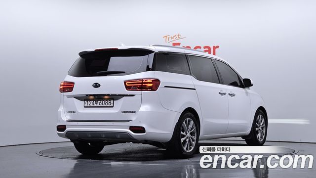 Kia Canival 2019 — photo 2