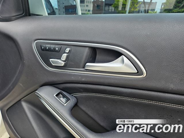 Mercedes-Benz GLA-Class 2019 — photo 11
