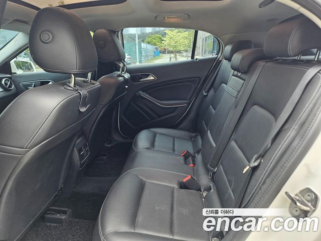 Mercedes-Benz GLA-Class 2019 — photo 12