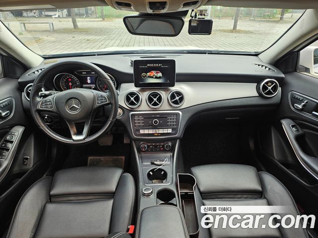 Mercedes-Benz GLA-Class 2019 — photo 16