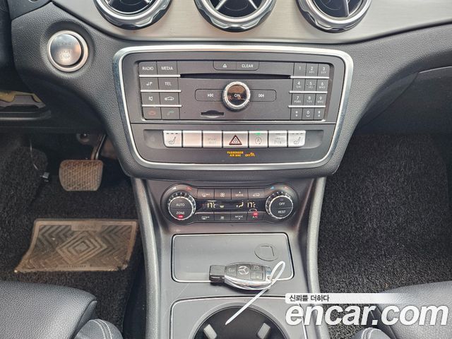 Mercedes-Benz GLA-Class 2019 — photo 18