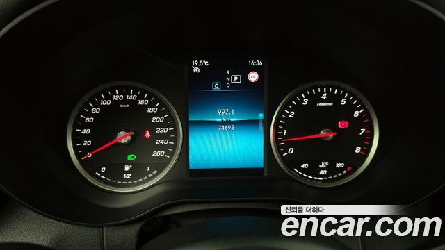Mercedes-Benz C-Class 2020 — photo 11