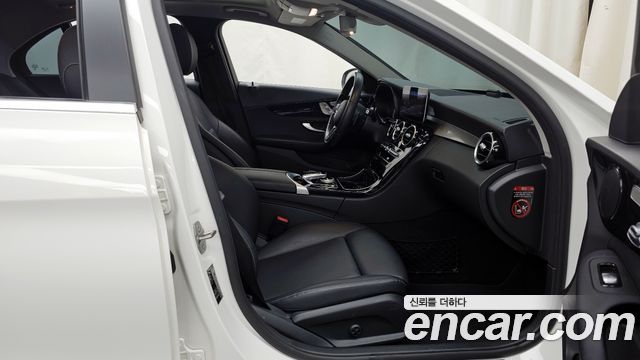 Mercedes-Benz C-Class 2020 — photo 17