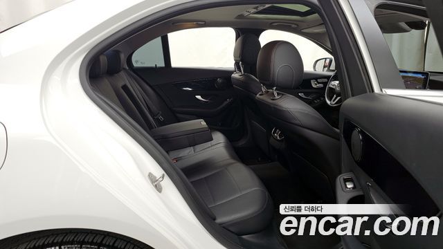 Mercedes-Benz C-Class 2020 — photo 18