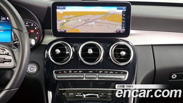 Mercedes-Benz C-Class 2020 — photo 20