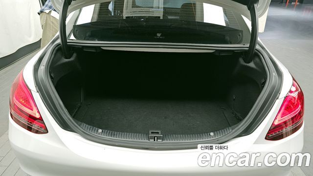 Mercedes-Benz C-Class 2020 — photo 26