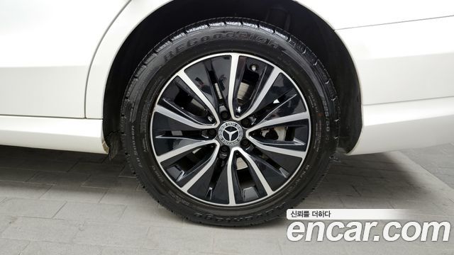 Mercedes-Benz C-Class 2020 — photo 7