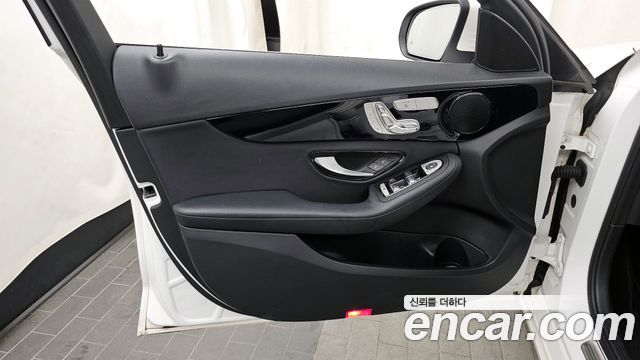 Mercedes-Benz C-Class 2020 — photo 14