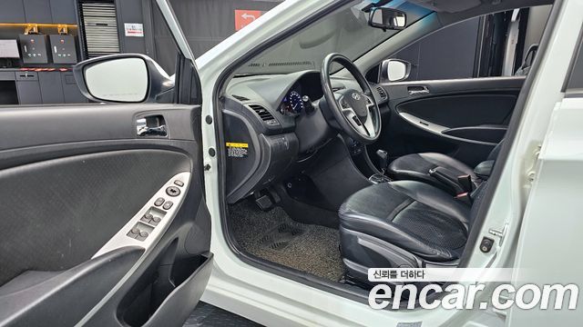 Hyundai Accent 2012 — photo 10