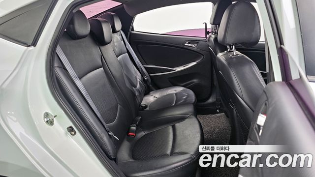 Hyundai Accent 2012 — photo 11