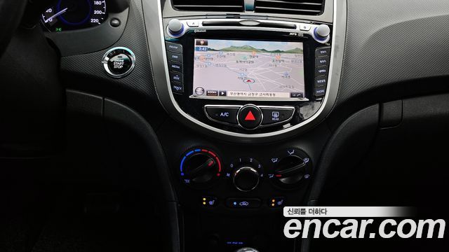 Hyundai Accent 2012 — photo 12