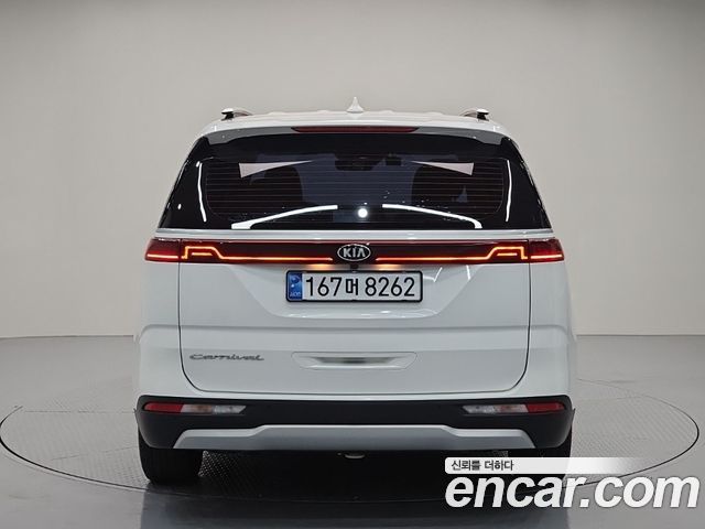 Kia Canival 2021 — photo 4