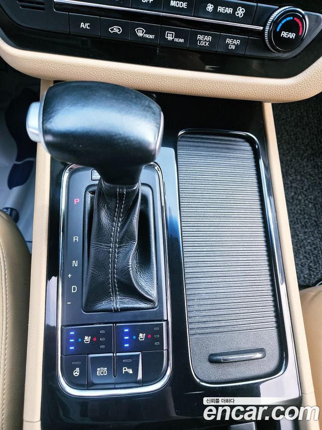 Kia Canival 2017 — photo 17