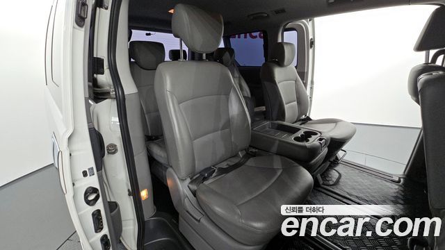 Hyundai Starex 2018 — photo 11