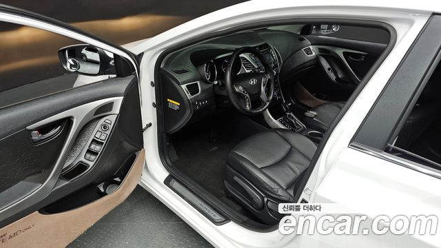 Hyundai AVANTE 2014 — photo 10