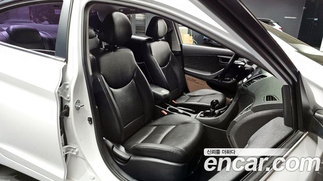 Hyundai AVANTE 2014 — photo 11