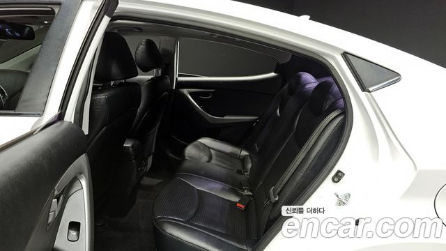 Hyundai AVANTE 2014 — photo 12