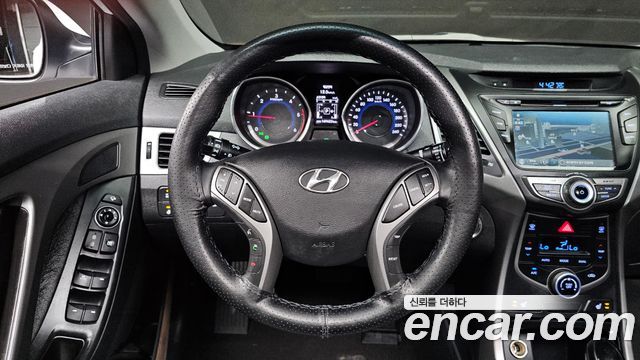 Hyundai AVANTE 2014 — photo 13