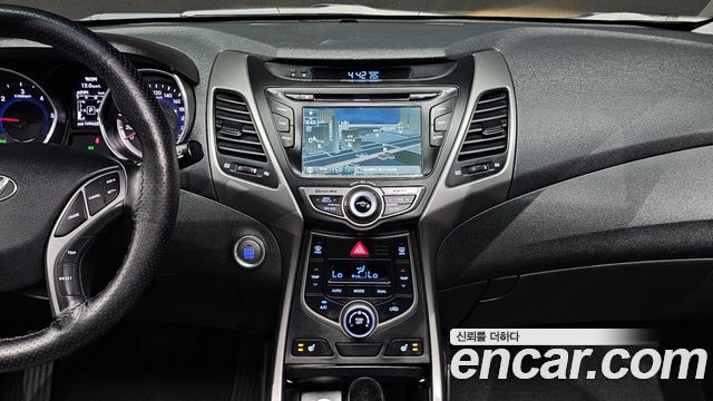 Hyundai AVANTE 2014 — photo 15