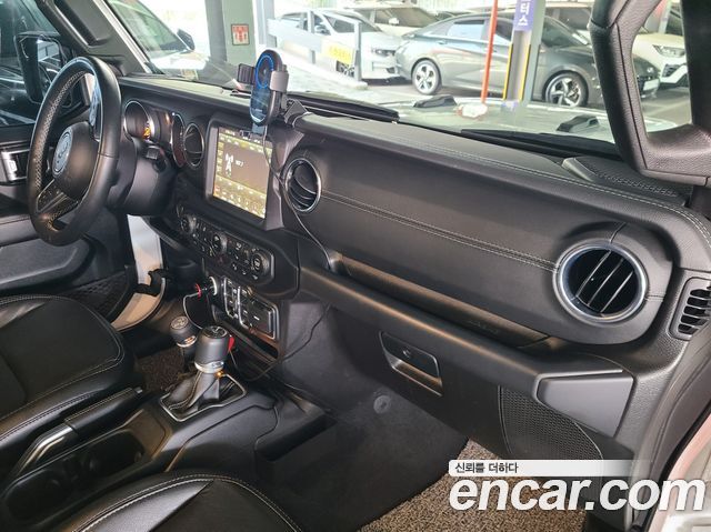 Jeep Wrangler 2019 — photo 12
