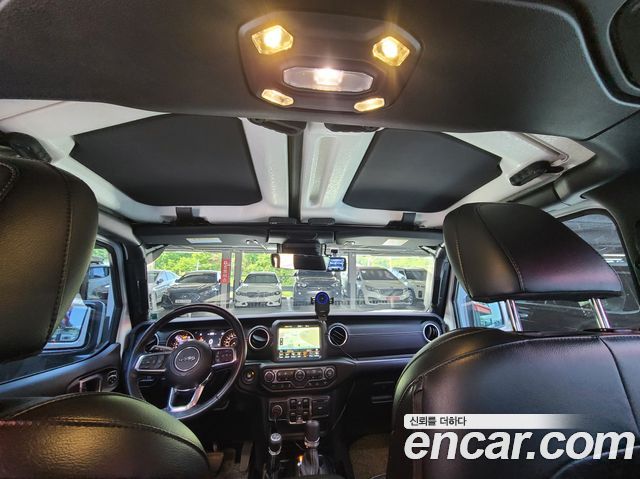 Jeep Wrangler 2019 — photo 16