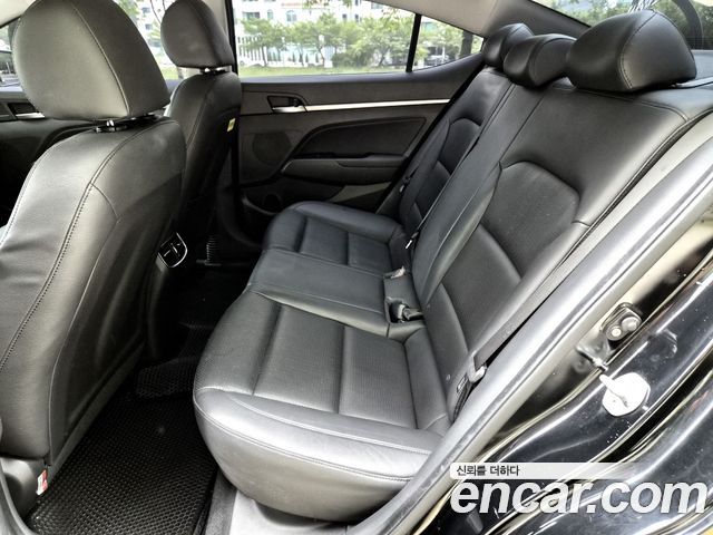 Hyundai AVANTE 2016 — photo 11