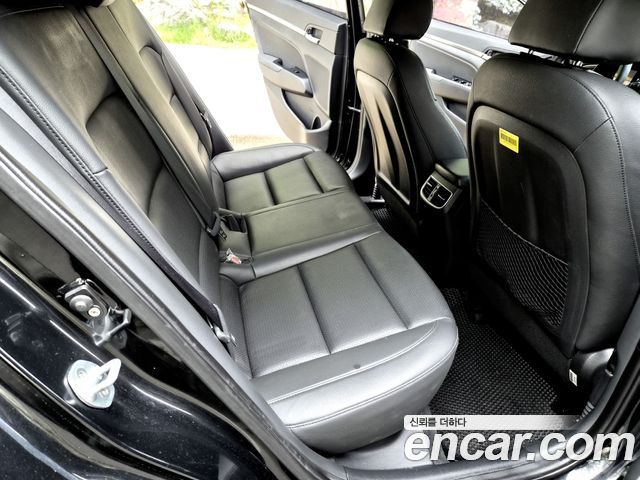Hyundai AVANTE 2016 — photo 13