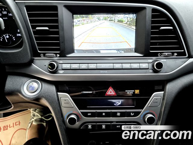 Hyundai AVANTE 2016 — photo 17
