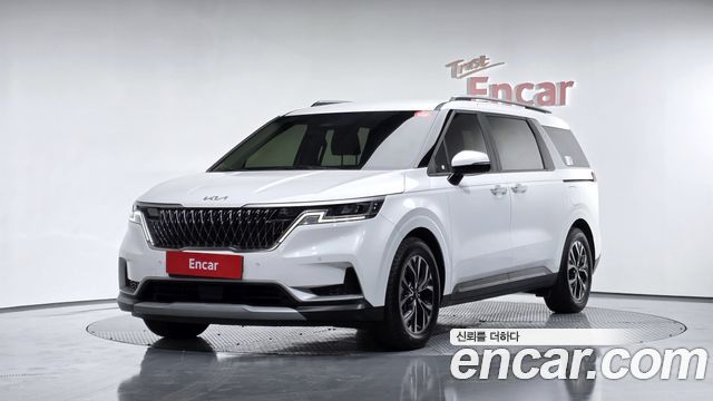 Kia Canival 2023 — photo 1