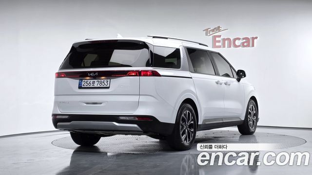 Kia Canival 2023 — photo 2