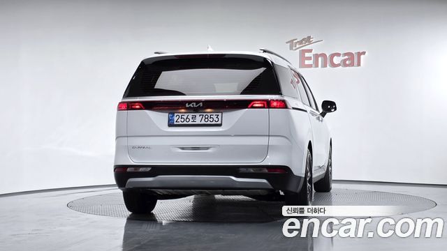 Kia Canival 2023 — photo 4