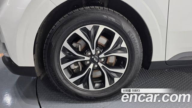 Kia Canival 2023 — photo 5
