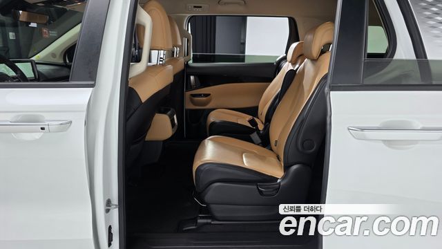 Kia Canival 2023 — photo 12