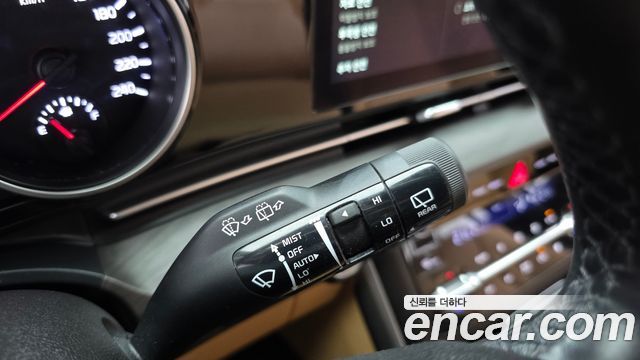 Kia Canival 2023 — photo 16